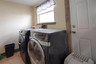 2040 W Guenther Ln, La Grange, TX 78945 - Photo 22