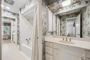 515 Hunterwood Dr, Houston, TX 77024 - Photo 18