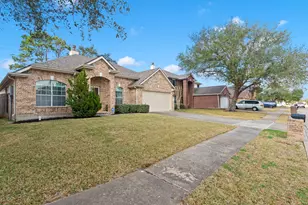 4902 Quiet Canyon Dr, Friendswood, TX 77546 - Photo 2