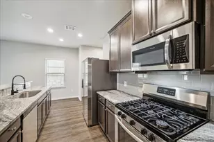 935 Golden Willow Ln, Conroe, TX 77304 - Photo 8