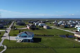 926 Surfside Dr, Crystal Beach, TX 77650 - Photo 8