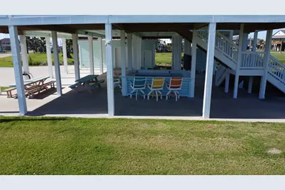 926 Surfside Drive, Crystal Beach, TX 77650 - Photo 4