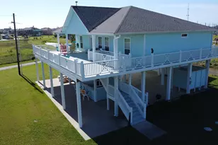 926 Surfside Dr, Crystal Beach, TX 77650 - Photo 2