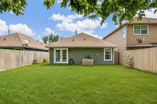 8647 Suburban Oaks Rd, Houston, TX 77093 - Photo 18