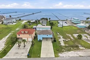 1306 S Magnolia St, Rockport, TX 78382 - Photo 2