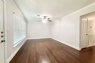 306 Wisteria St, Lake Jackson, TX 77566 - Photo 2