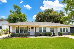 306 Wisteria St, Lake Jackson, TX 77566 - Photo 1