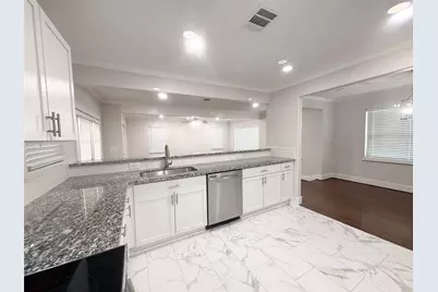 306 Wisteria Street, Lake Jackson, TX 77566 - Photo 8
