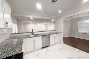 306 Wisteria St, Lake Jackson, TX 77566 - Photo 8