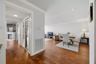 3600 Montrose Boulevard #304, Houston, TX 77006 - Photo 6