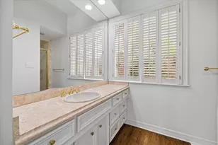 983 S Post Oak Ln, Houston, TX 77056 - Photo 10