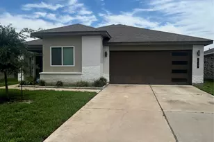 215 Dusty Bridle Ln, Rosharon, TX 77583 - Photo 2