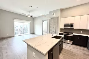 401 W 25th St, Houston, TX 77008 - Photo 2