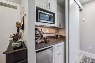 526 W 26th St, Houston, TX 77008 - Photo 12