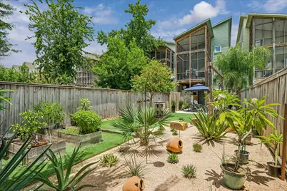 526 W 26th Street, Houston, TX 77008 - Photo 2