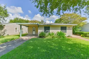 108 Dolphin Ave, Galveston, TX 77550 - Photo 1