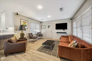 1335 Modiste St, Spring Valley Village, TX 77055 - Photo 10