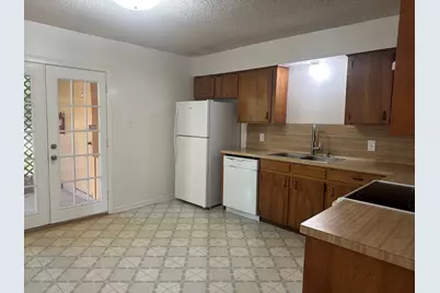 101 Willenberg Street #8, Lake Jackson, TX 77566 - Photo 4