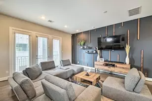 2403 Everett St, Houston, TX 77009 - Photo 2