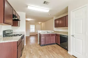729 South Ella Creek Ln, Houston, TX 77067 - Photo 2