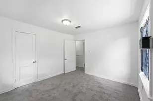 5326 Wenda St, Houston, TX 77033 - Photo 8