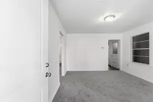 5326 Wenda St, Houston, TX 77033 - Photo 4