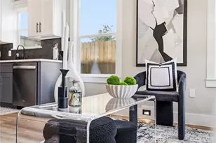 4624 Mayflower St, Houston, TX 77033 - Photo 10