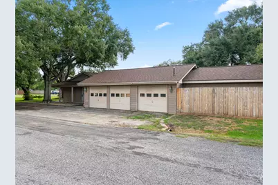 900 6th Street, Bay City, TX 77414 - Photo 2