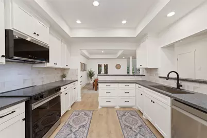 9374 Briar Forest Drive, Houston, TX 77063 - Photo 8