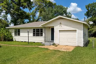 1156 2nd St, Clute, TX 77531 - Photo 2