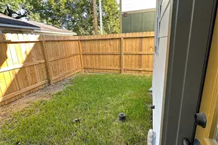 8408 Darien St, Houston, TX 77028 - Photo 18