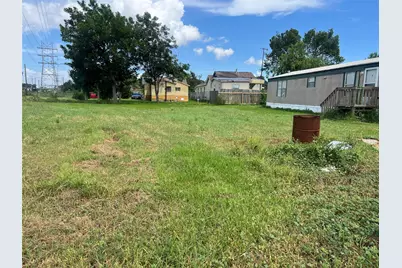 1100 Pine Street, Baytown, TX 77520 - Photo 2