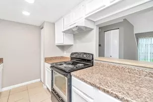 9557 Pagewood Ln, Houston, TX 77063 - Photo 26