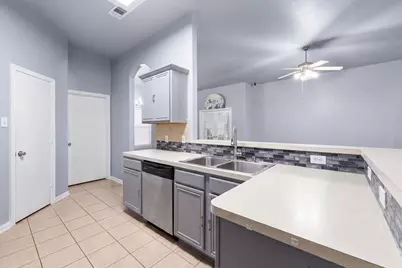 9026 Clearwood Landing Boulevard, Houston, TX 77075 - Photo 8