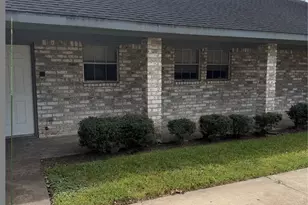 10719 Valley Hills Dr, Houston, TX 77071 - Photo 2