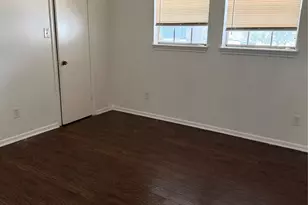 10719 Valley Hills Dr, Houston, TX 77071 - Photo 8