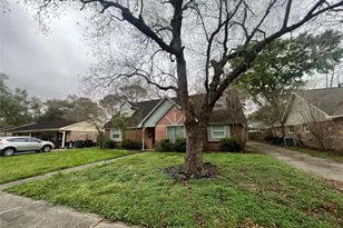 6015 McKnight St, Houston, TX 77035 - Photo 2