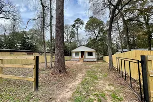 95 Hickory St, Shepherd, TX 77371 - Photo 2