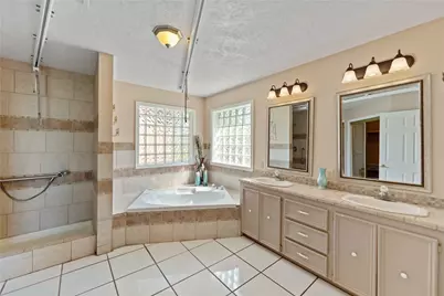 111 Commerce Lane, Highlands, TX 77562 - Photo 20