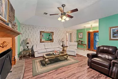 111 Commerce Lane, Highlands, TX 77562 - Photo 8