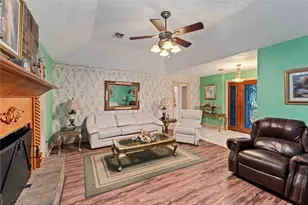 111 Commerce Ln, Highlands, TX 77562 - Photo 8