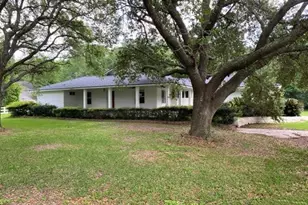 9550 Lake Conroe Dr, Conroe, TX 77304 - Photo 2