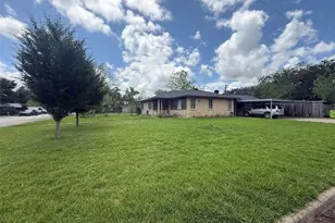 1800 Carlisle St, Rosenberg, TX 77471 - Photo 2