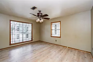 8428 Swiftwater Ln, Houston, TX 77075 - Photo 4