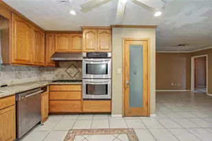 8428 Swiftwater Ln, Houston, TX 77075 - Photo 12