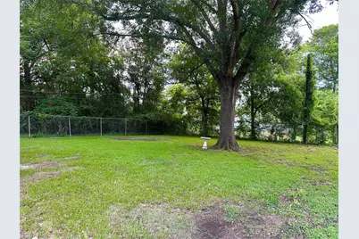 213 E Rhodes Avenue, Lufkin, TX 75901 - Photo 16