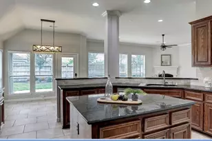 13301 Ravenlake Dr, Pearland, TX 77584 - Photo 12