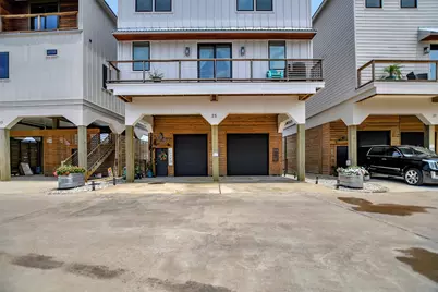 25 Cmdr Runco Lane, Taylor Lake Village, TX 77586 - Photo 2