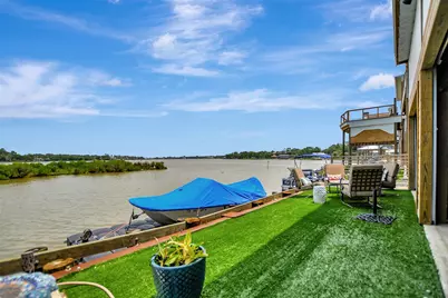 25 Cmdr Runco Lane, Taylor Lake Village, TX 77586 - Photo 8