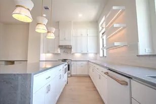 1715 Bologna Ln, Houston, TX 77055 - Photo 10